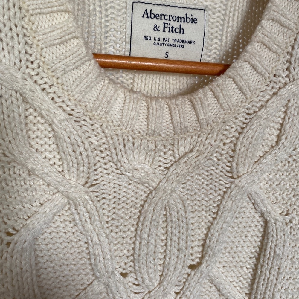 Abercrombie cable knit sweater - Picture 2 of 3